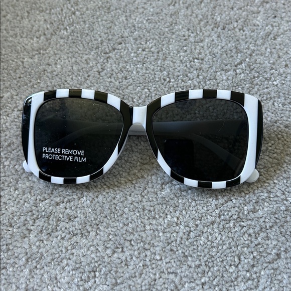 Party Favour Sunglasses Collection - Picture 2 of 6